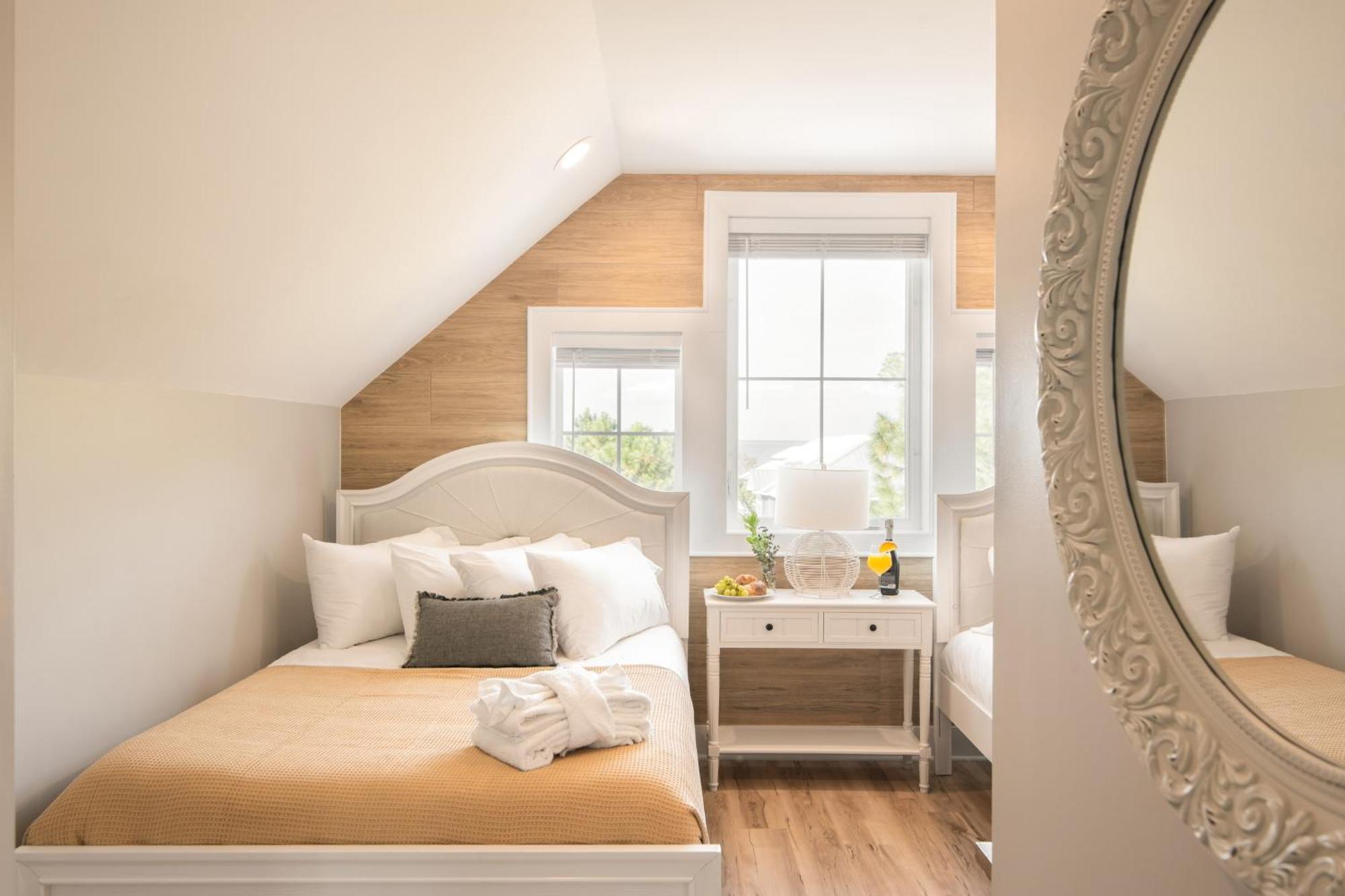 Edgewater By Avantstay Gorgeous Character Lakefront Home W Private Dock 德斯廷 外观 照片
