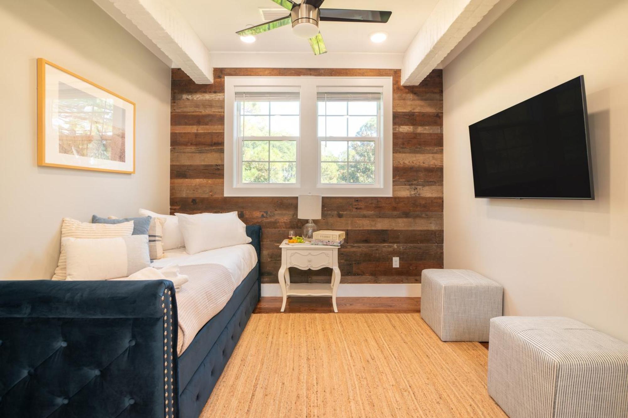 Edgewater By Avantstay Gorgeous Character Lakefront Home W Private Dock 德斯廷 外观 照片