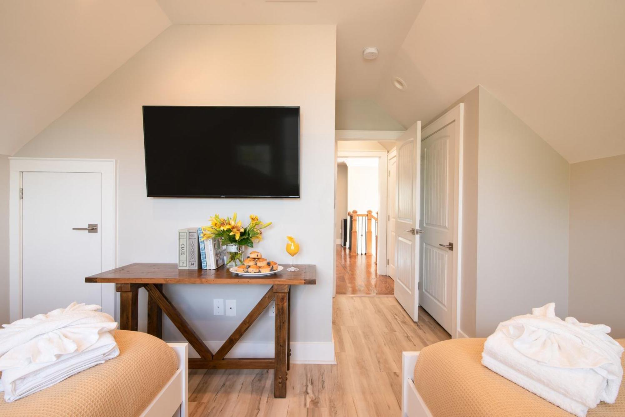 Edgewater By Avantstay Gorgeous Character Lakefront Home W Private Dock 德斯廷 外观 照片
