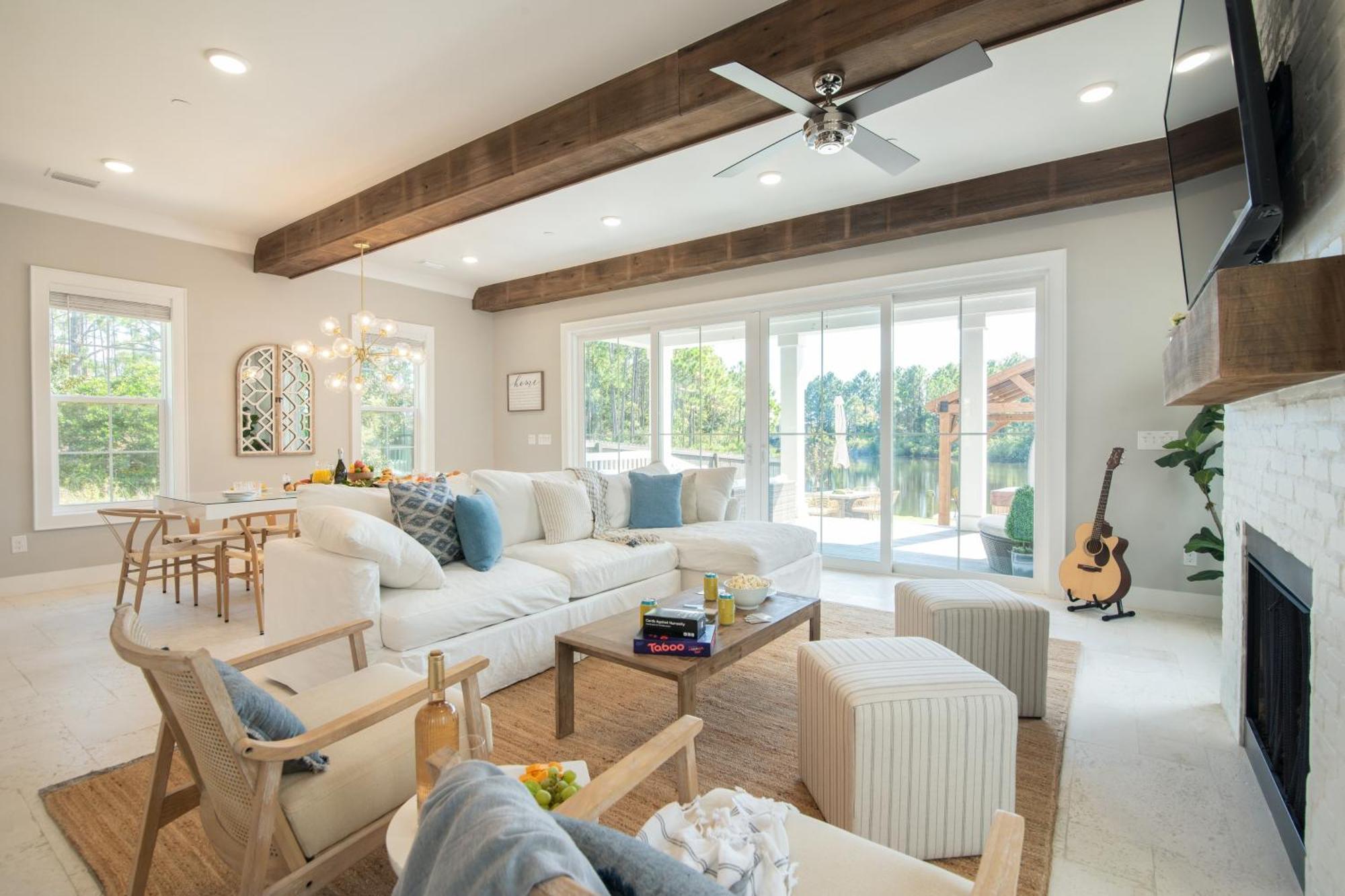 Edgewater By Avantstay Gorgeous Character Lakefront Home W Private Dock 德斯廷 外观 照片