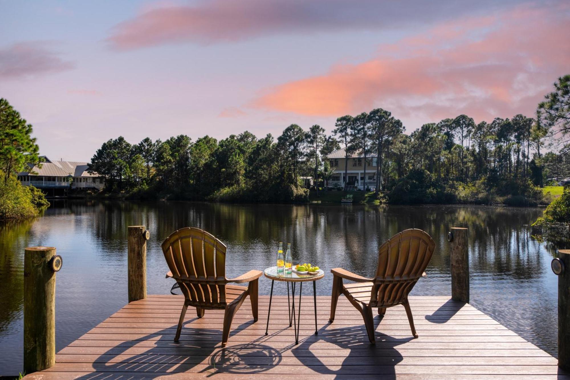 Edgewater By Avantstay Gorgeous Character Lakefront Home W Private Dock 德斯廷 外观 照片